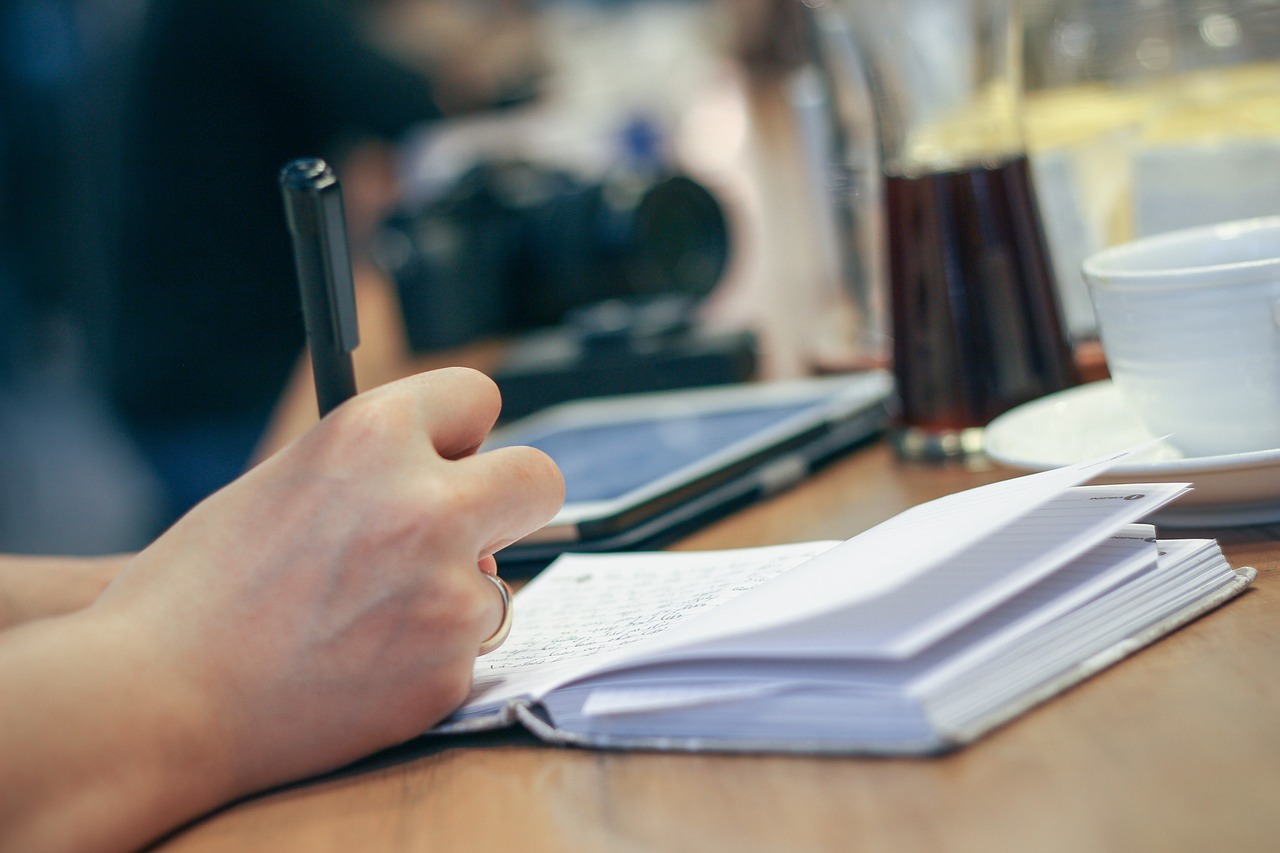 documento - scrivere - redigo