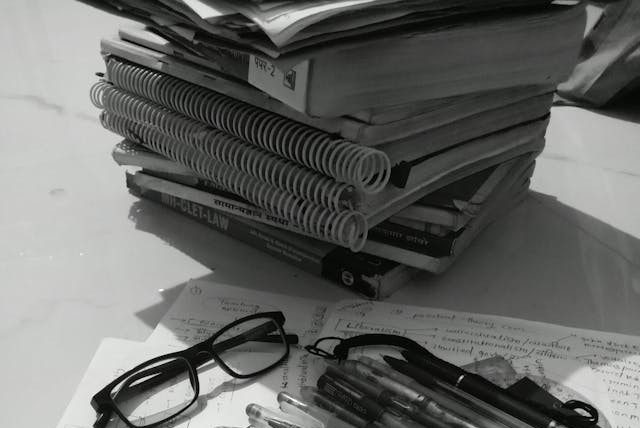 libri - scrivania - redigo